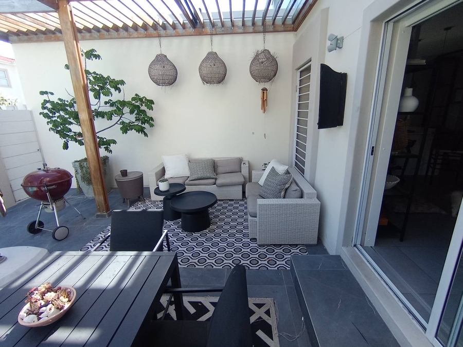 4 Bedroom Property for Sale in Parklands North Western Cape